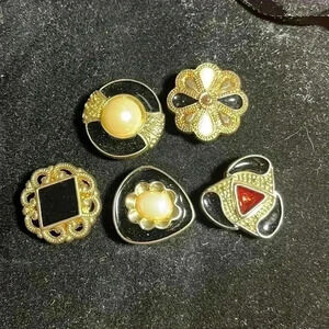 Vintage button covers. Amazing!